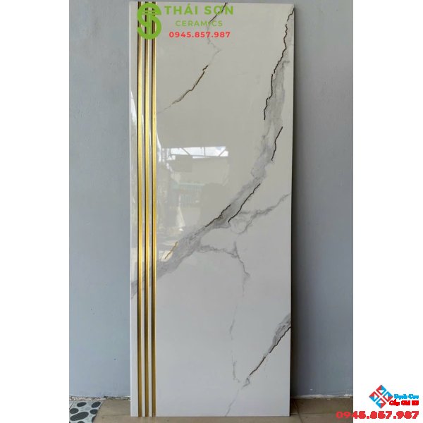 Gạch cầu thang 47x120 trung quốc màu trắng vân nhũ vàng