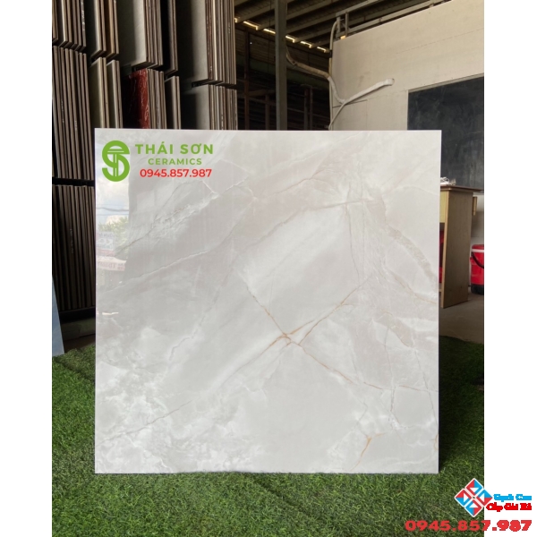Giá gạch ốp tường phòng khách 80x80 bóng kiếng