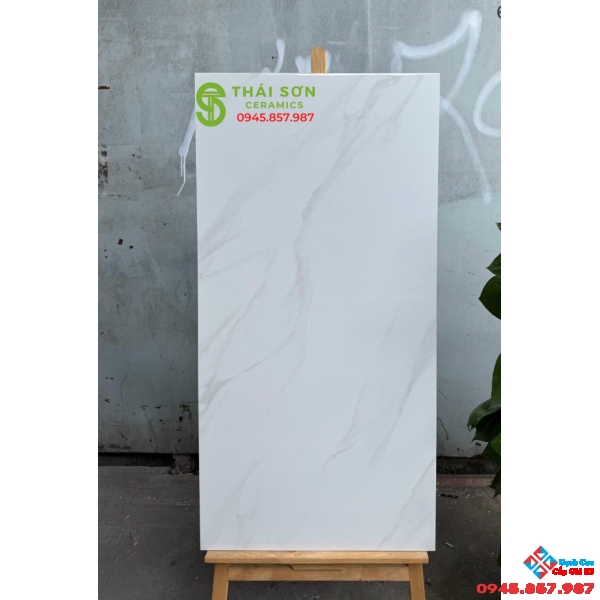 Gạch ốp tường phòng khách 60x120 bóng kiếng trắng vân