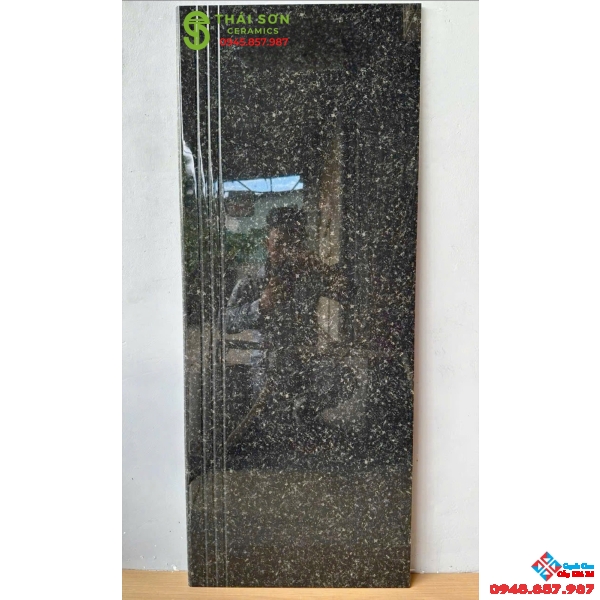 Gạch 47x120 đen hoa cương lát bậc cầu thang đẹp