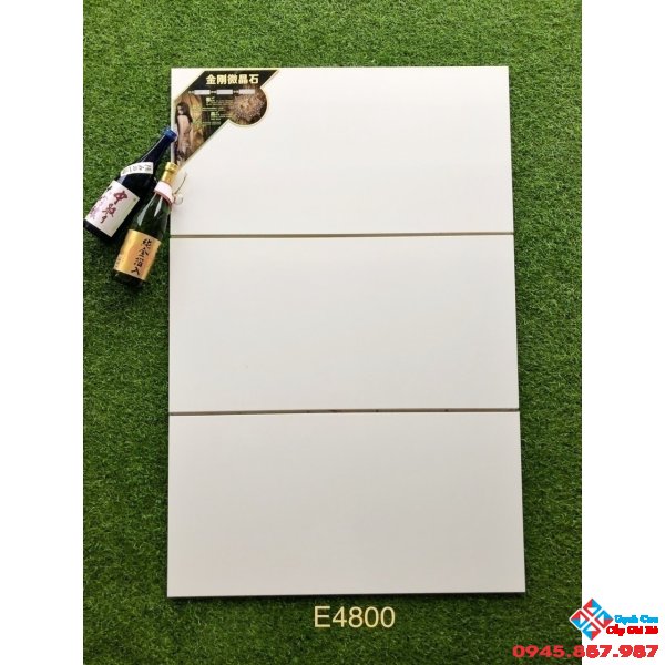 Gạch ốp tường trắng trơn 40x80 trung quốc