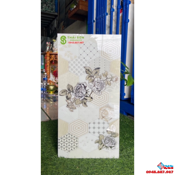 Gạch ốp tường trang trí nhũ vàng 30x60 hoa văn mới